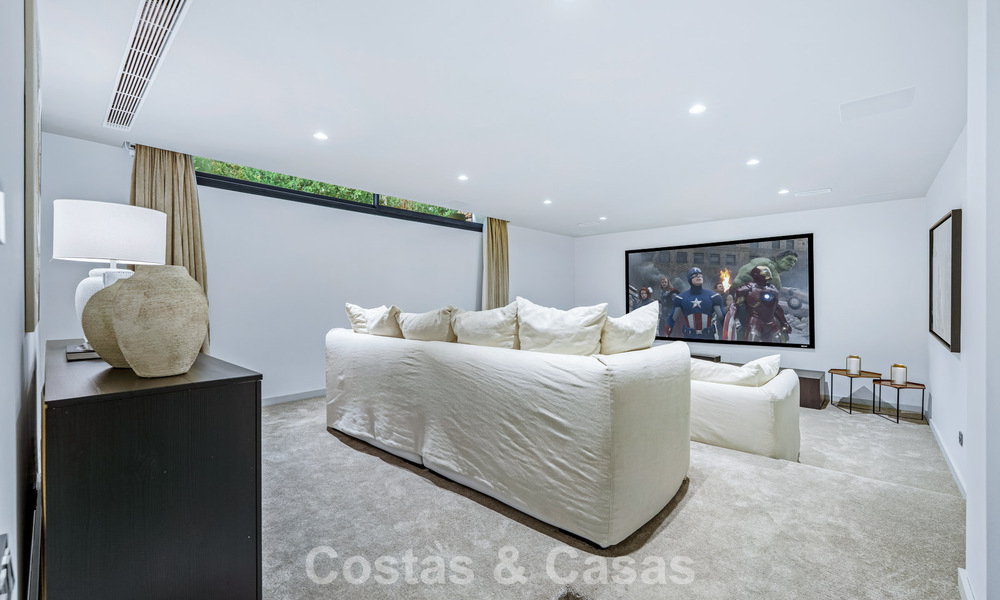 Moderne luxevilla te koop in een eigentijds bouwstijl, op loopafstand van Puerto Banus, Marbella 788906