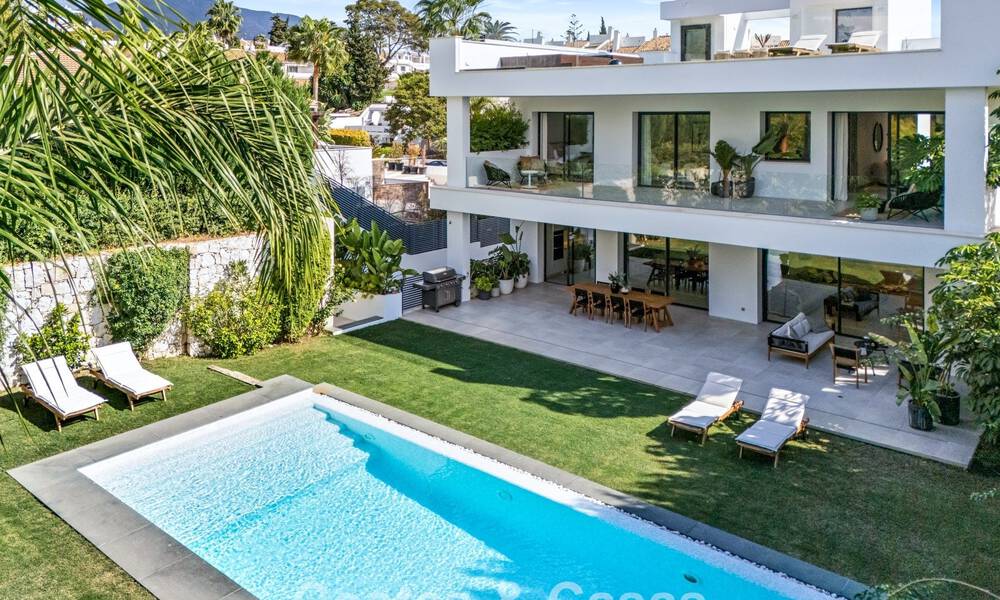 Moderne luxevilla te koop in een eigentijds bouwstijl, op loopafstand van Puerto Banus, Marbella 788921