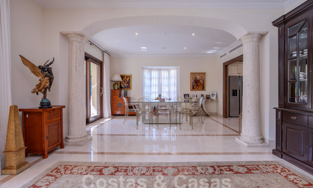 Tijdloze luxevilla met Andalusische charme te koop omgeven door golfbanen in Marbella - Benahavis 59654