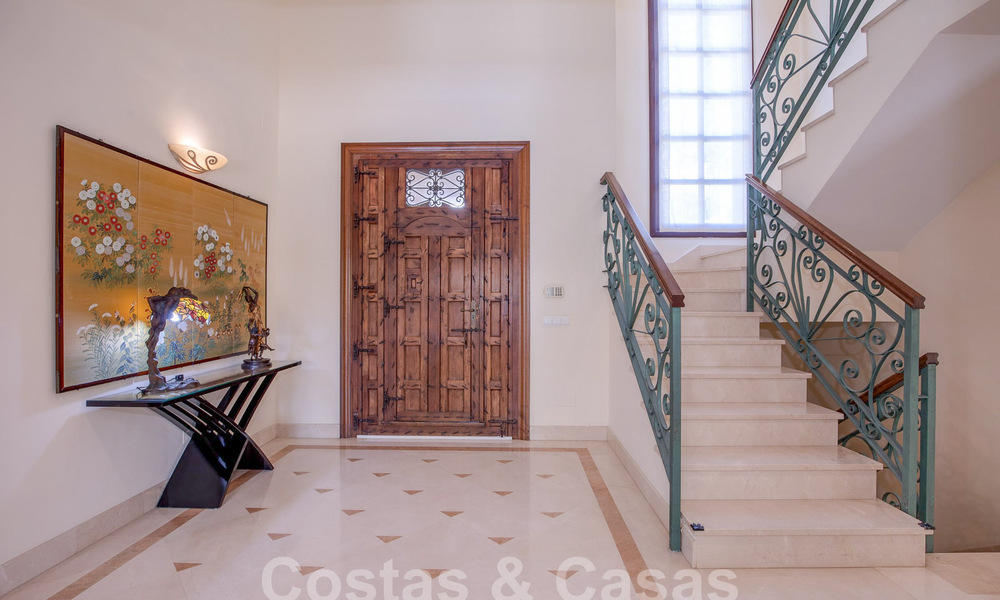 Tijdloze luxevilla met Andalusische charme te koop omgeven door golfbanen in Marbella - Benahavis 59662