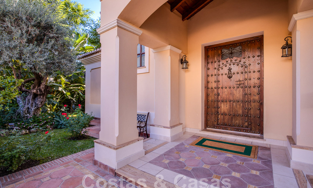 Tijdloze luxevilla met Andalusische charme te koop omgeven door golfbanen in Marbella - Benahavis 59682
