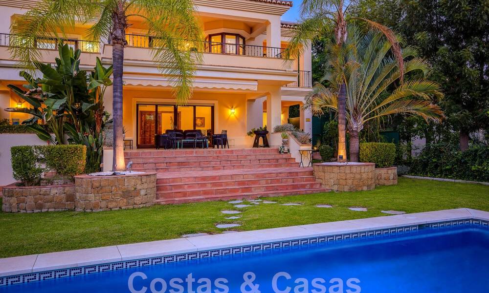 Tijdloze luxevilla met Andalusische charme te koop omgeven door golfbanen in Marbella - Benahavis 59684