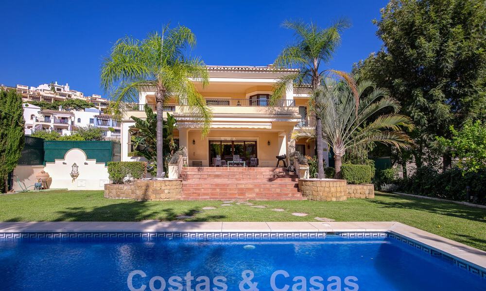 Tijdloze luxevilla met Andalusische charme te koop omgeven door golfbanen in Marbella - Benahavis 59692