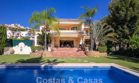 Tijdloze luxevilla met Andalusische charme te koop omgeven door golfbanen in Marbella - Benahavis 59692