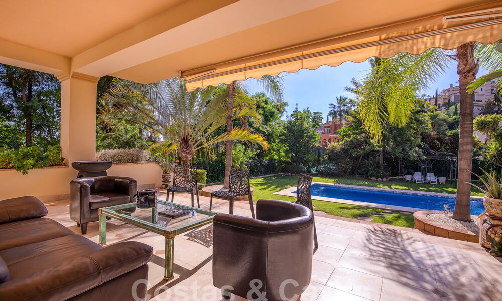 Tijdloze luxevilla met Andalusische charme te koop omgeven door golfbanen in Marbella - Benahavis 59699