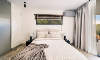 Karaktervolle, gerenoveerde luxevilla met zeezicht in een gated community te koop in Nueva Andalucia, Marbella 60003 