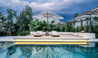 Karaktervolle, gerenoveerde luxevilla met zeezicht in een gated community te koop in Nueva Andalucia, Marbella 60010 