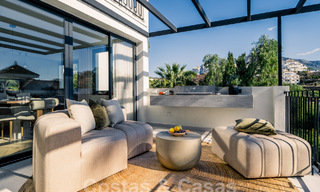 Karaktervolle, gerenoveerde luxevilla met zeezicht in een gated community te koop in Nueva Andalucia, Marbella 60015 