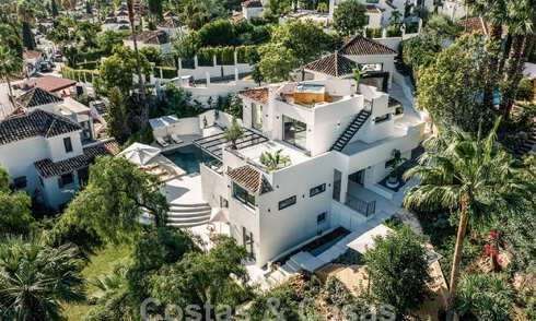 Karaktervolle, gerenoveerde luxevilla met zeezicht in een gated community te koop in Nueva Andalucia, Marbella 60020