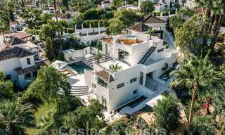 Karaktervolle, gerenoveerde luxevilla met zeezicht in een gated community te koop in Nueva Andalucia, Marbella 60020 