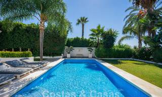 Eigentijdse Andalusische luxevilla te koop in een hoogstaande golfomgeving in Nueva Andalucia, Marbella 59941 