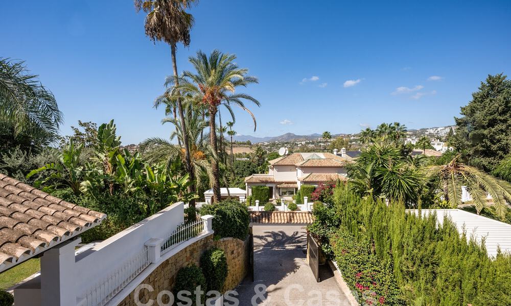Eigentijdse Andalusische luxevilla te koop in een hoogstaande golfomgeving in Nueva Andalucia, Marbella 59979