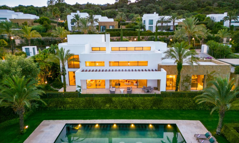 Modernistische luxevilla te koop, eerstelijns golf op een bekroonde golfbaan aan de Costa del Sol 59891