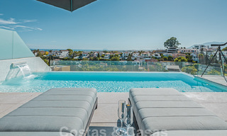 Boetiekvilla te koop met infinity zwembad en panoramisch zeezicht in Nueva Andalucia, Marbella 59728 