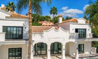 Luxevilla i/e klassieke en Andalusische bouwstijl met zeezicht te koop o/d New Golden Mile, Marbella - Estepona 60084 