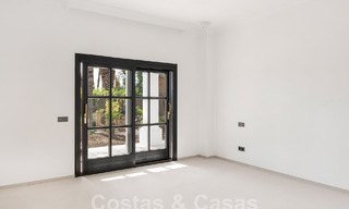 Luxevilla i/e klassieke en Andalusische bouwstijl met zeezicht te koop o/d New Golden Mile, Marbella - Estepona 60094 