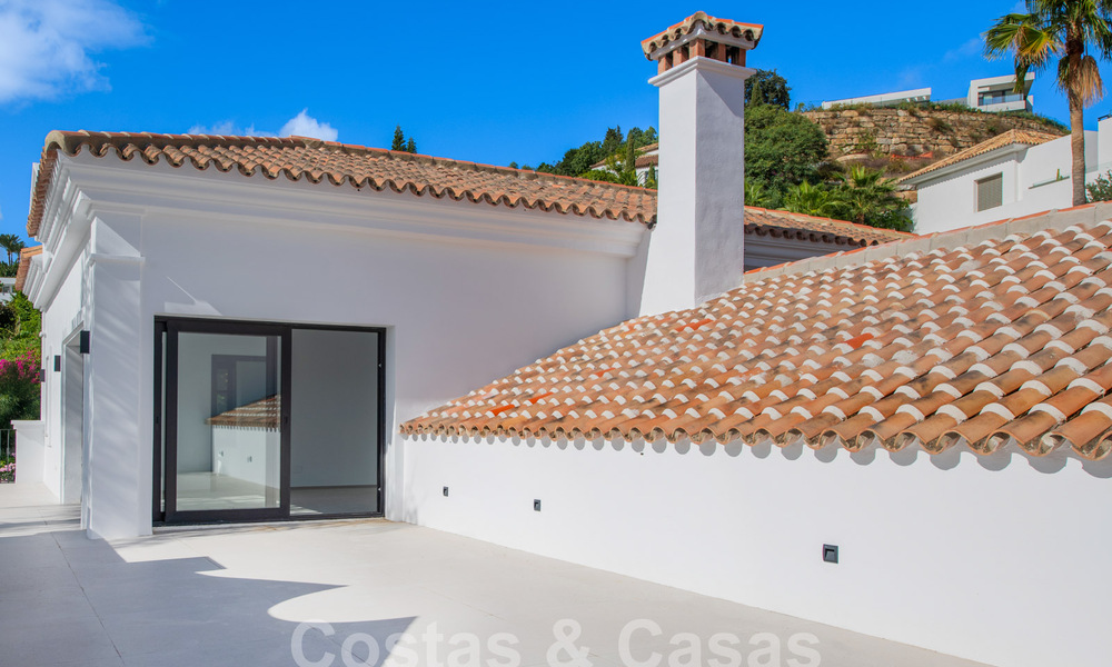 Luxevilla i/e klassieke en Andalusische bouwstijl met zeezicht te koop o/d New Golden Mile, Marbella - Estepona 60096
