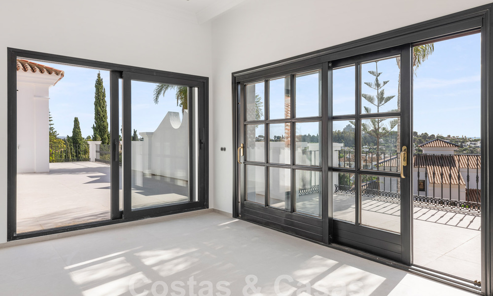 Luxevilla i/e klassieke en Andalusische bouwstijl met zeezicht te koop o/d New Golden Mile, Marbella - Estepona 60098