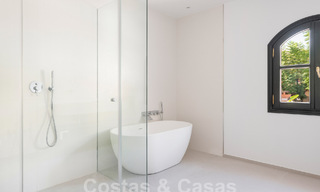 Luxevilla i/e klassieke en Andalusische bouwstijl met zeezicht te koop o/d New Golden Mile, Marbella - Estepona 60099 