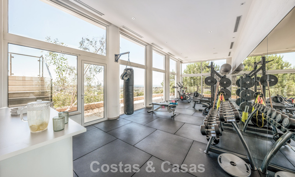 Gesofisticeerde luxevilla te koop in een exclusief golfresort met panoramisch uitzicht in La Quinta, Marbella - Benahavis 60415