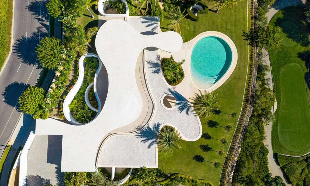 Extravagante designervilla te koop, eerstelijnsgolf in een 5* golfresort aan de Costa del Sol 60196