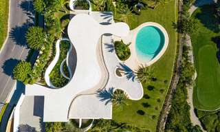 Extravagante designervilla te koop, eerstelijnsgolf in een 5* golfresort aan de Costa del Sol 60196 