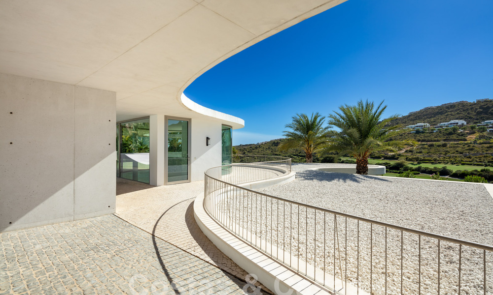 Extravagante designervilla te koop, eerstelijnsgolf in een 5* golfresort aan de Costa del Sol 60201