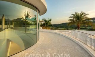 Extravagante designervilla te koop, eerstelijnsgolf in een 5* golfresort aan de Costa del Sol 60212 