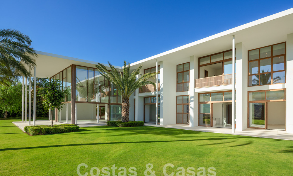Nieuwe, high-end luxevilla, op de frontlinie van een eersteklas golfbaan aan de Costa del Sol 60213