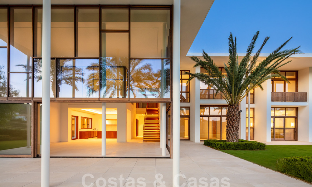 Nieuwe, high-end luxevilla, op de frontlinie van een eersteklas golfbaan aan de Costa del Sol 60216