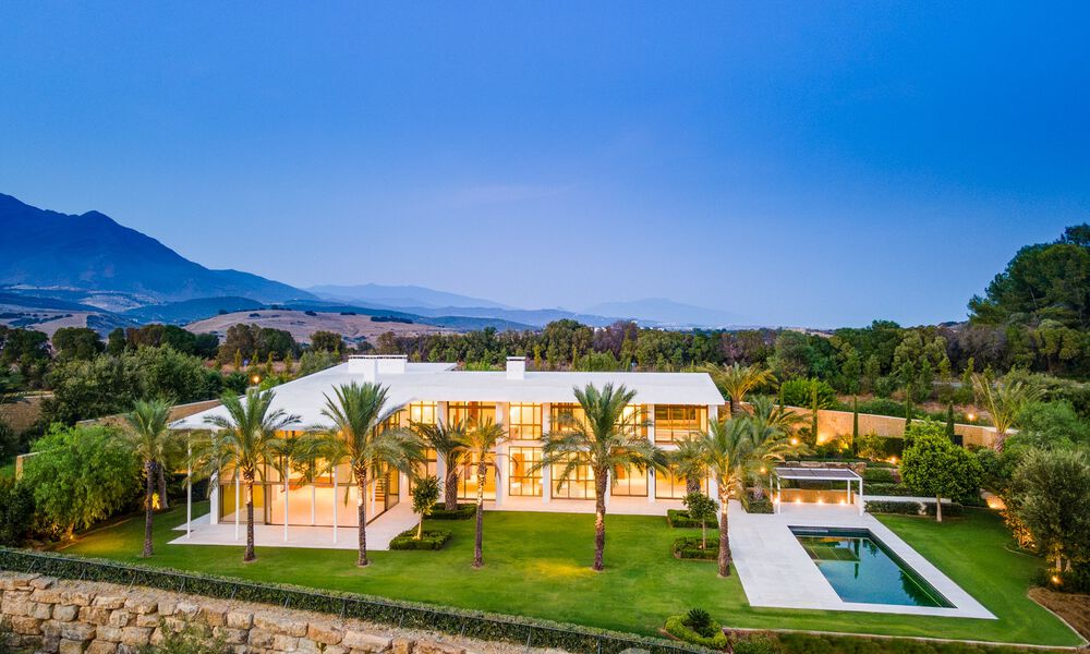 Nieuwe, high-end luxevilla, op de frontlinie van een eersteklas golfbaan aan de Costa del Sol 60219