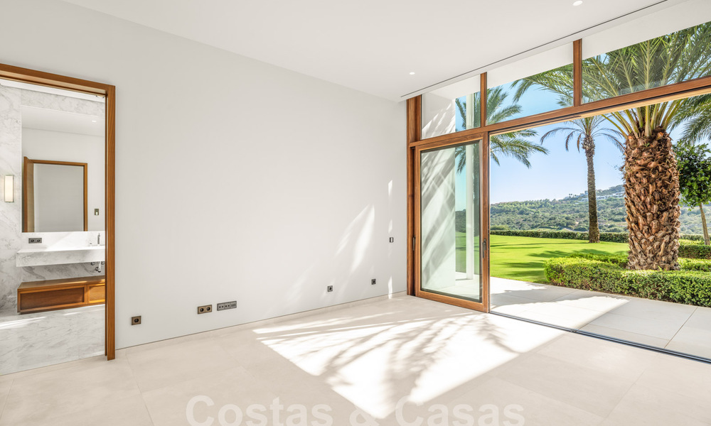 Nieuwe, high-end luxevilla, op de frontlinie van een eersteklas golfbaan aan de Costa del Sol 60220