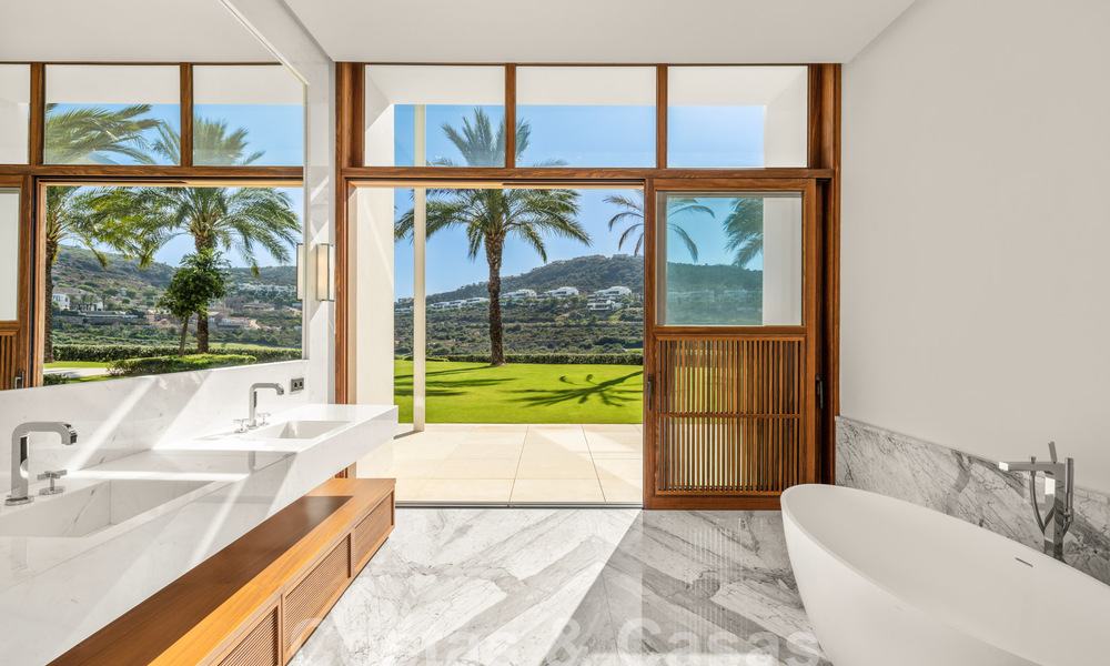 Nieuwe, high-end luxevilla, op de frontlinie van een eersteklas golfbaan aan de Costa del Sol 60222