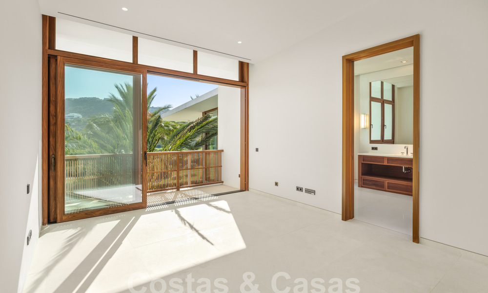 Nieuwe, high-end luxevilla, op de frontlinie van een eersteklas golfbaan aan de Costa del Sol 60233