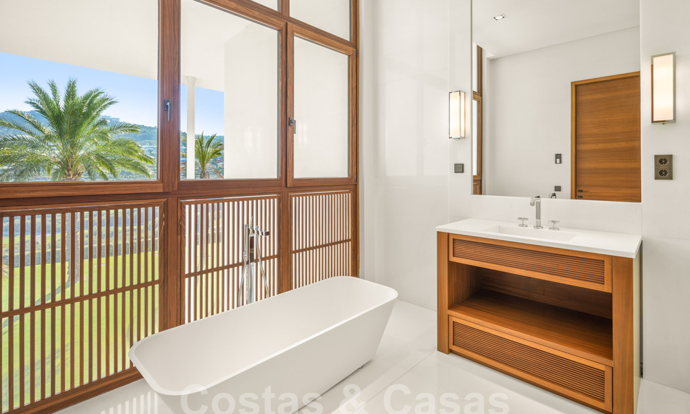 Nieuwe, high-end luxevilla, op de frontlinie van een eersteklas golfbaan aan de Costa del Sol 60237