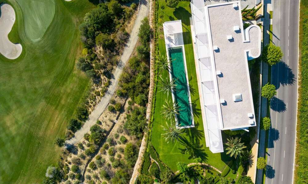 Majestueuze designervilla te koop, direct aan een 5-sterren golfbaan aan de Costa del Sol 60241