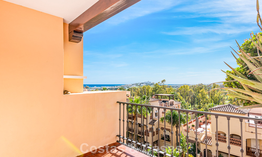 Ruim appartement te koop met zeezicht in een eerstelijns golfcomplex op de New Golden Mile, Marbella - Estepona 60376