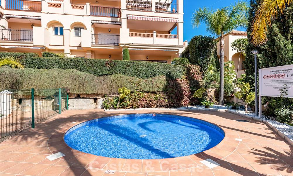 Ruim appartement te koop met zeezicht in een eerstelijns golfcomplex op de New Golden Mile, Marbella - Estepona 60378