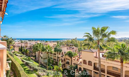 Ruim appartement te koop met zeezicht in een eerstelijns golfcomplex op de New Golden Mile, Marbella - Estepona 60380