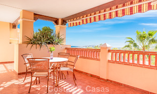 Ruim appartement te koop met zeezicht in een eerstelijns golfcomplex op de New Golden Mile, Marbella - Estepona 60382 