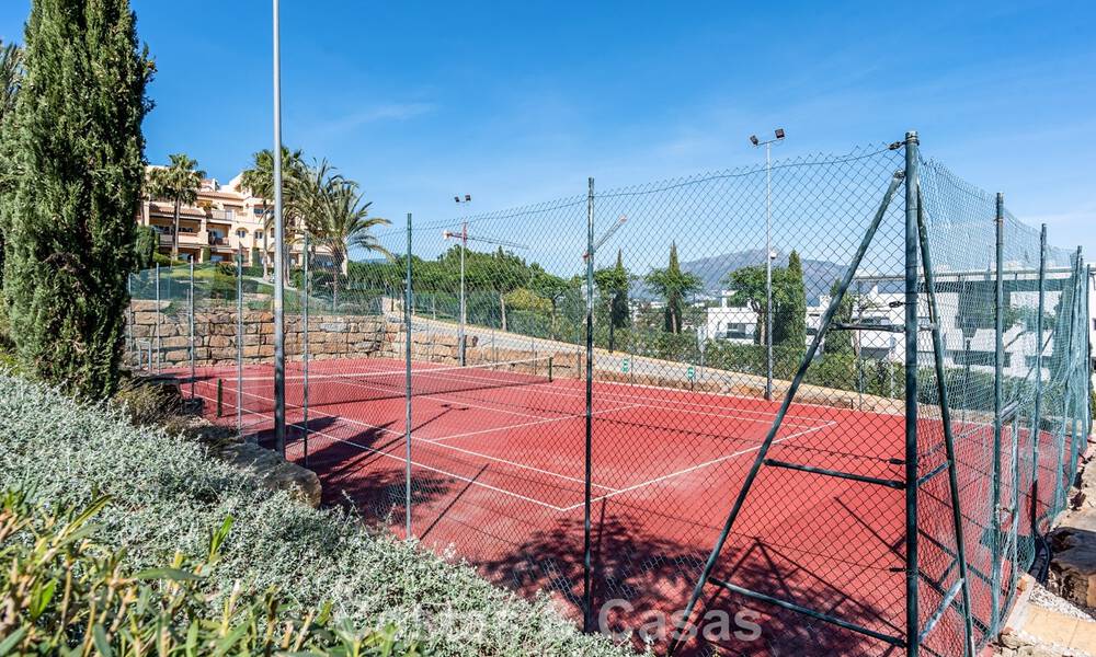 Ruim appartement te koop met zeezicht in een eerstelijns golfcomplex op de New Golden Mile, Marbella - Estepona 60383