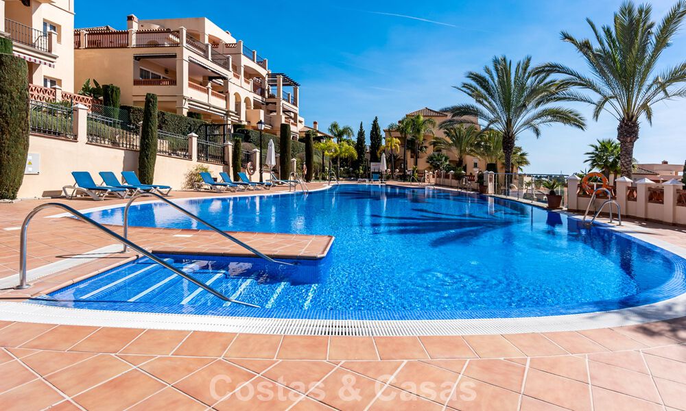 Ruim appartement te koop met zeezicht in een eerstelijns golfcomplex op de New Golden Mile, Marbella - Estepona 60384