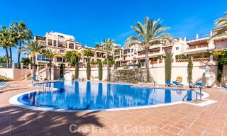 Ruim appartement te koop met zeezicht in een eerstelijns golfcomplex op de New Golden Mile, Marbella - Estepona 60386 