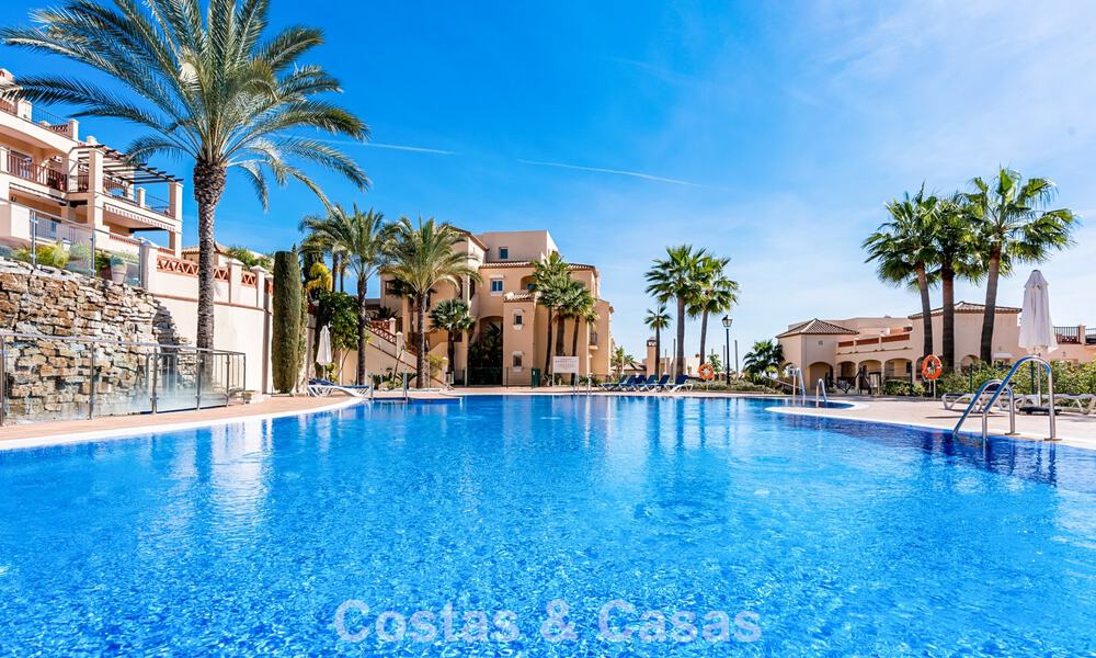 Ruim appartement te koop met zeezicht in een eerstelijns golfcomplex op de New Golden Mile, Marbella - Estepona 60387
