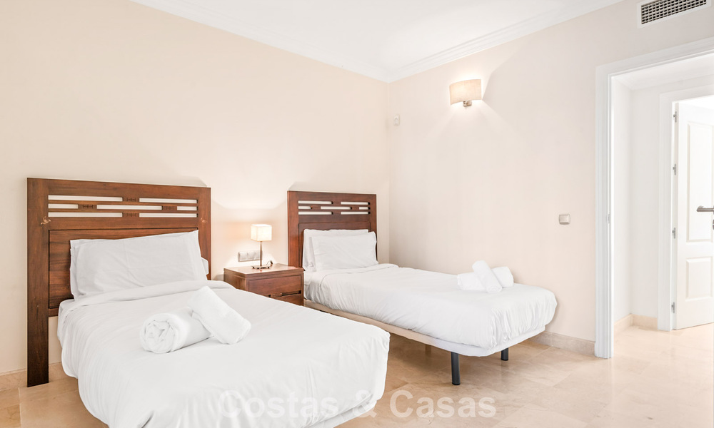 Ruim appartement te koop met zeezicht in een eerstelijns golfcomplex op de New Golden Mile, Marbella - Estepona 60394
