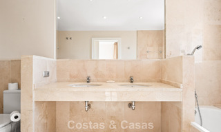 Ruim appartement te koop met zeezicht in een eerstelijns golfcomplex op de New Golden Mile, Marbella - Estepona 60399 