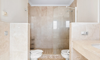 Ruim appartement te koop met zeezicht in een eerstelijns golfcomplex op de New Golden Mile, Marbella - Estepona 60400 