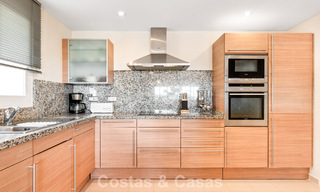 Ruim appartement te koop met zeezicht in een eerstelijns golfcomplex op de New Golden Mile, Marbella - Estepona 60403 