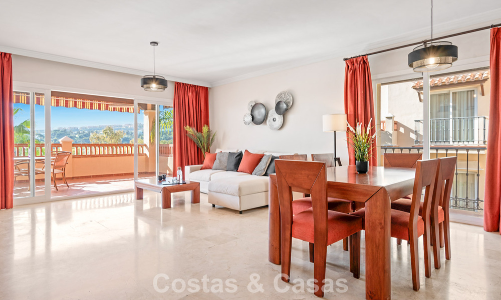Ruim appartement te koop met zeezicht in een eerstelijns golfcomplex op de New Golden Mile, Marbella - Estepona 60407