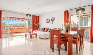Ruim appartement te koop met zeezicht in een eerstelijns golfcomplex op de New Golden Mile, Marbella - Estepona 60407 